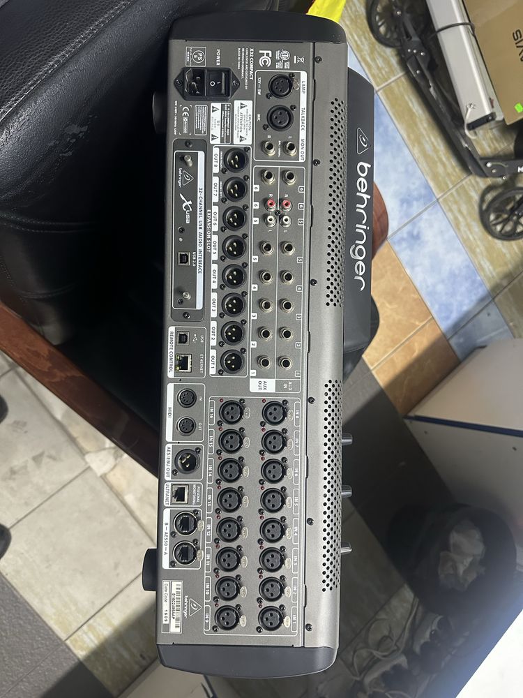 Цифровой мікшер Behringer x32 Compact