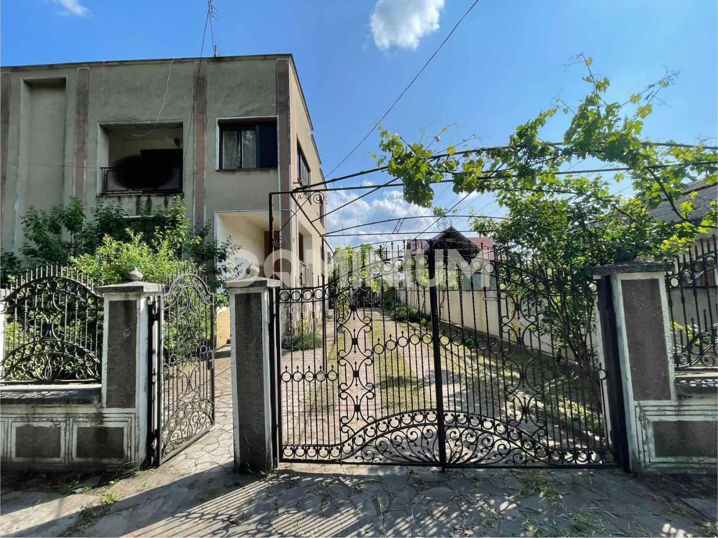 Продається будинок м. Виноградів вул. Персикова