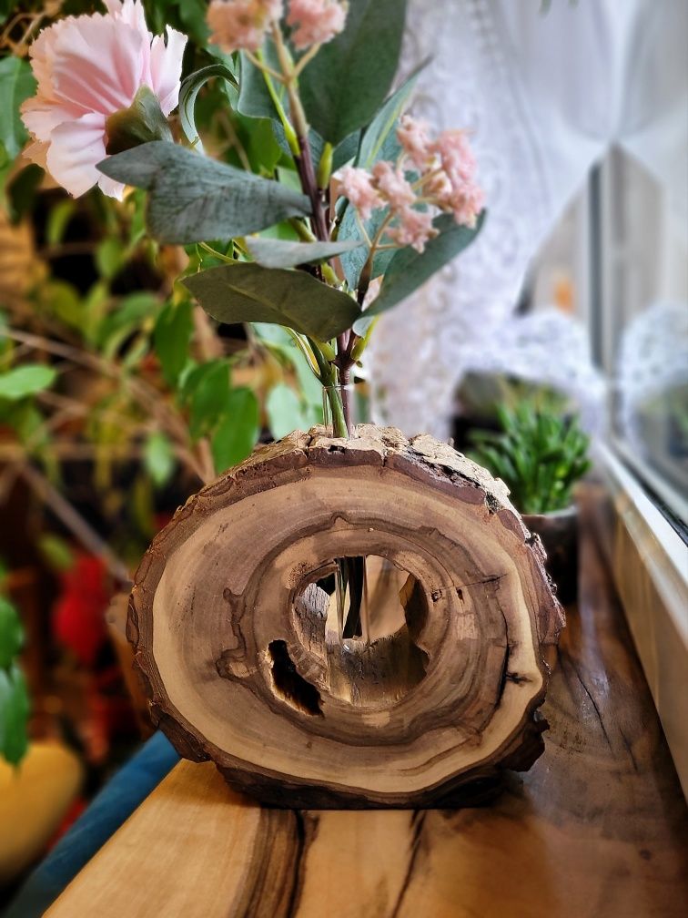 Ręcznie wykonany dekoracyjny wazon z orzecha włoskiego rękodzieło