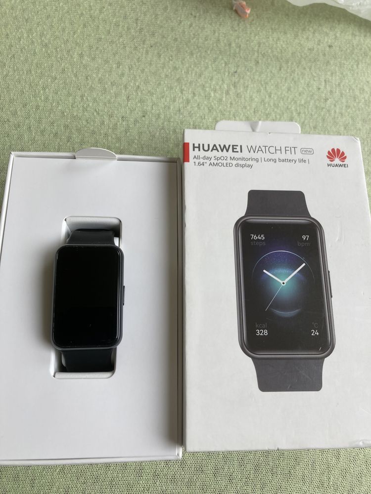 Часы HUAWEI WATC FIT. умные часы Новые