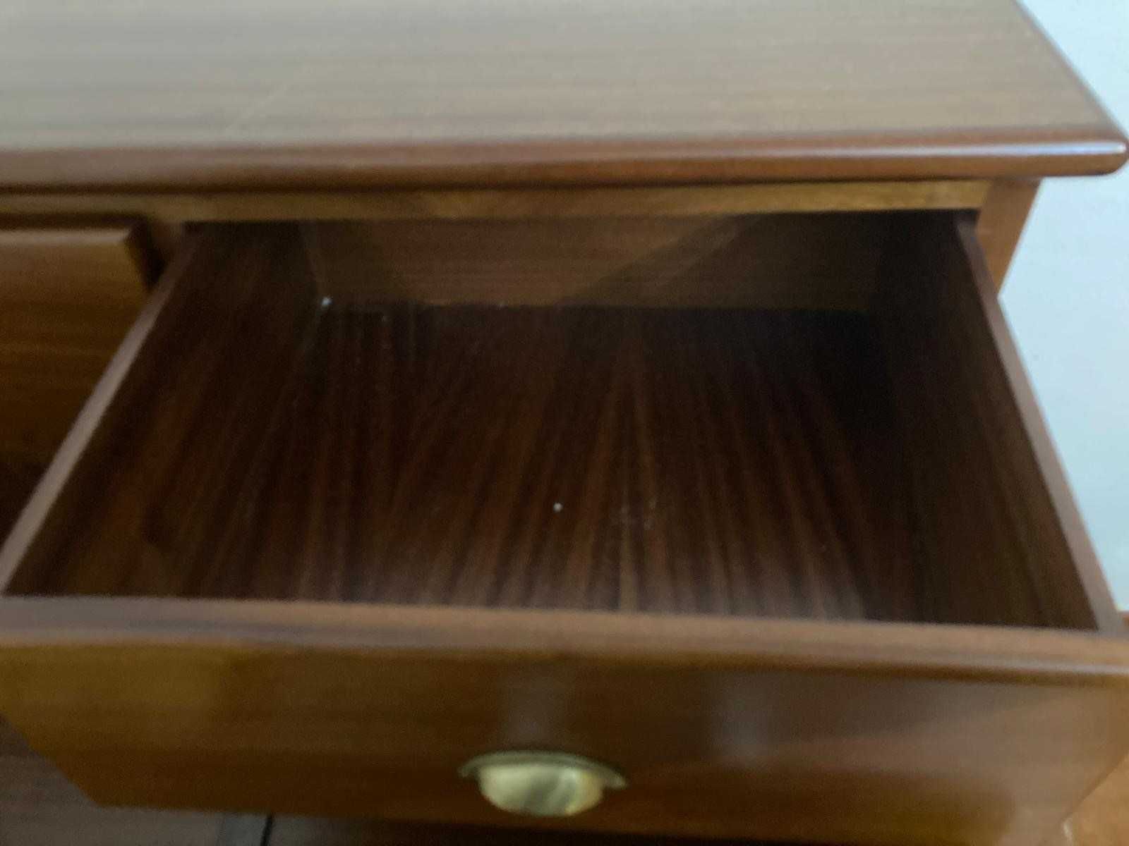 comoda madeira maciça