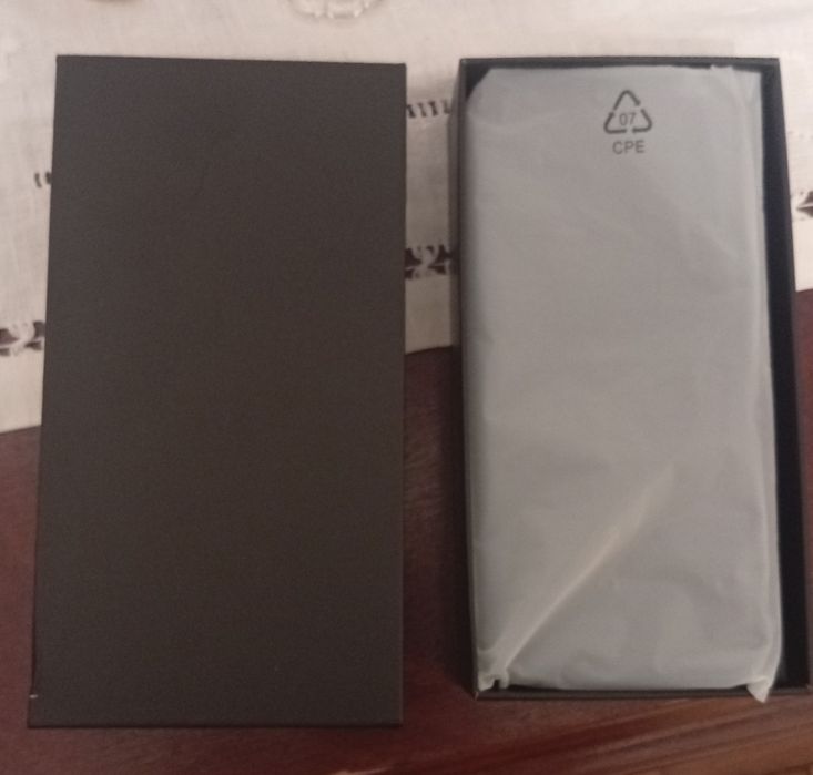 Telemóvel novo por estrear dual sim  12 gigas de RAM e 512 de memória