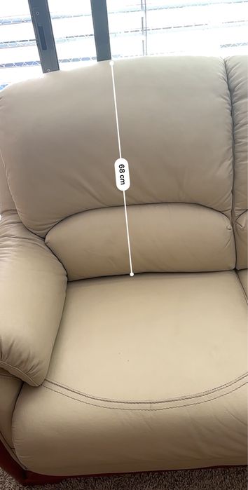 Sofá bege em pele