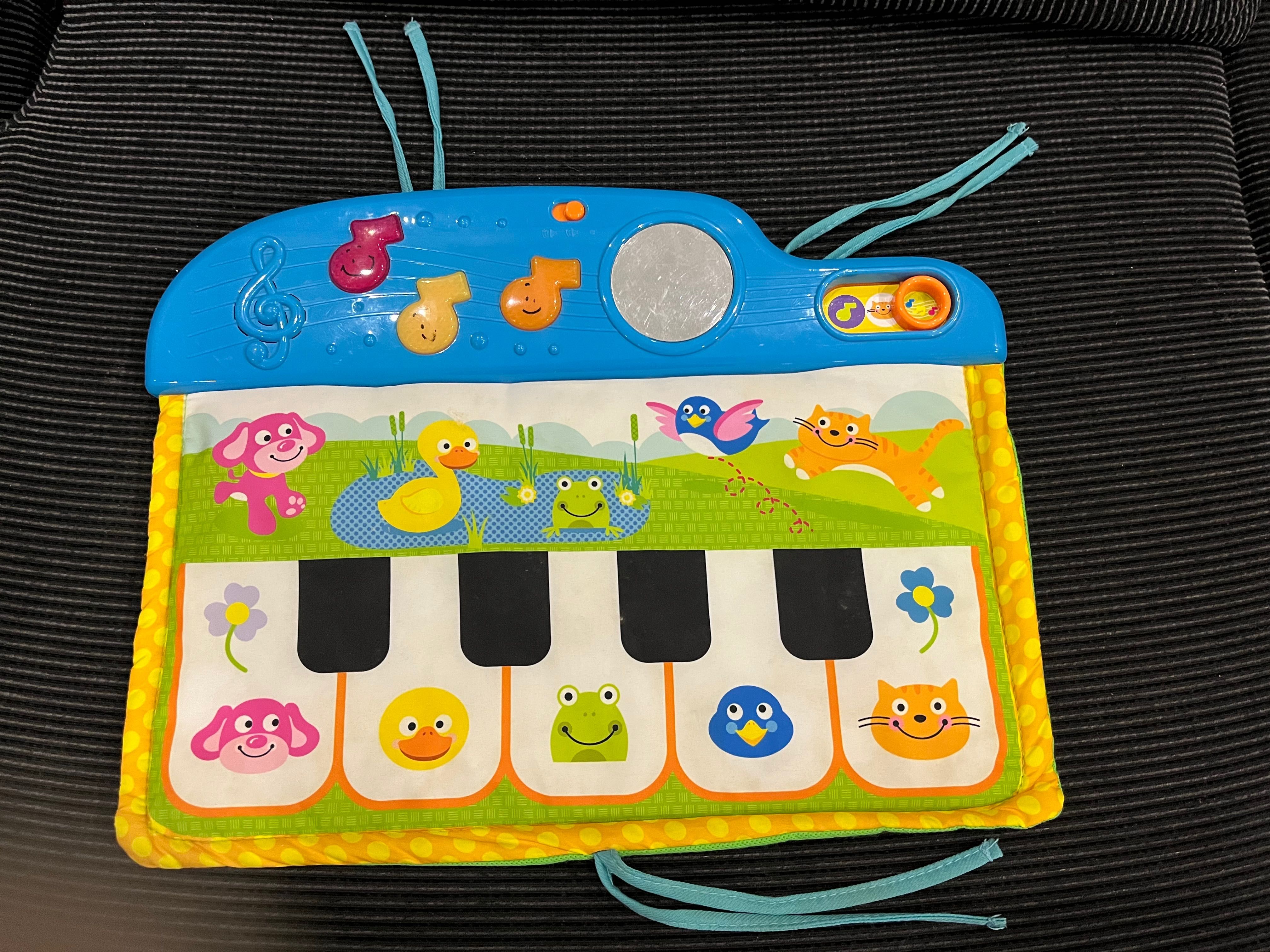 Piano musical de bebé em pano