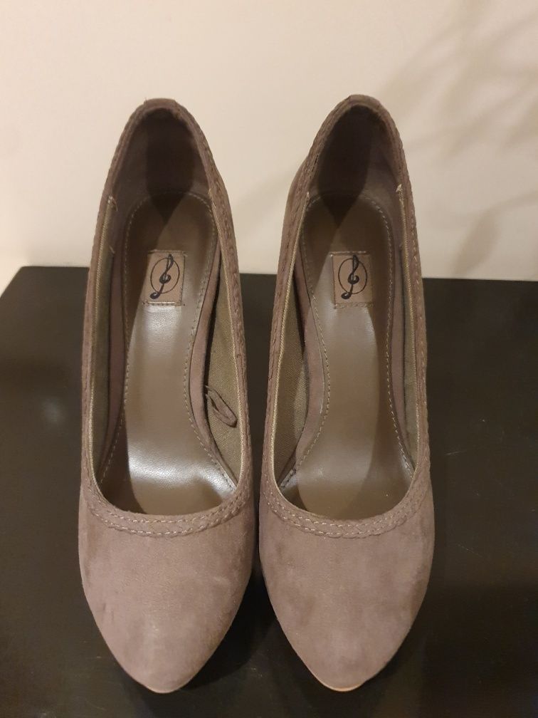 Sapatos altos Stradivarius