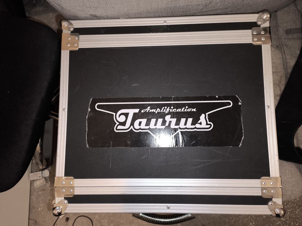 Wzmacniacz basowy Taurus THD 450T plus case