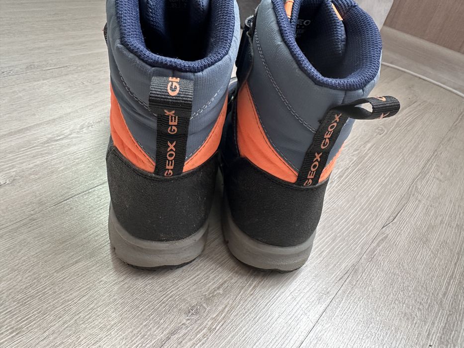 Продам зимние сапоги Geox