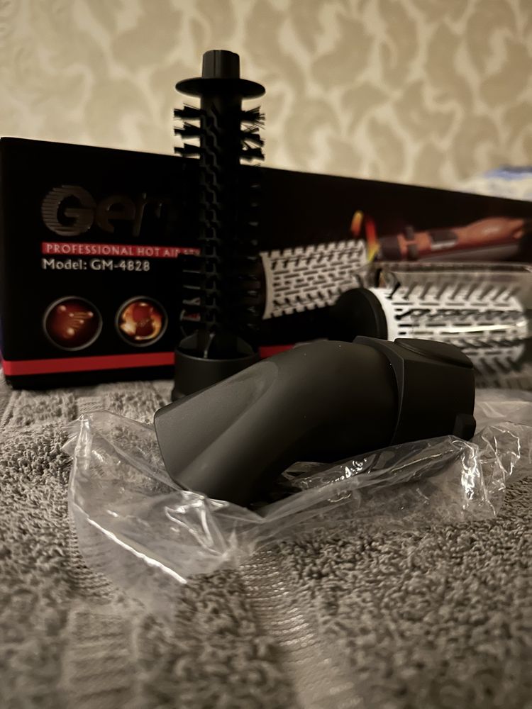 Фен-стайлер для волосся з 3 насадками Gemei GM 4828 (новий)