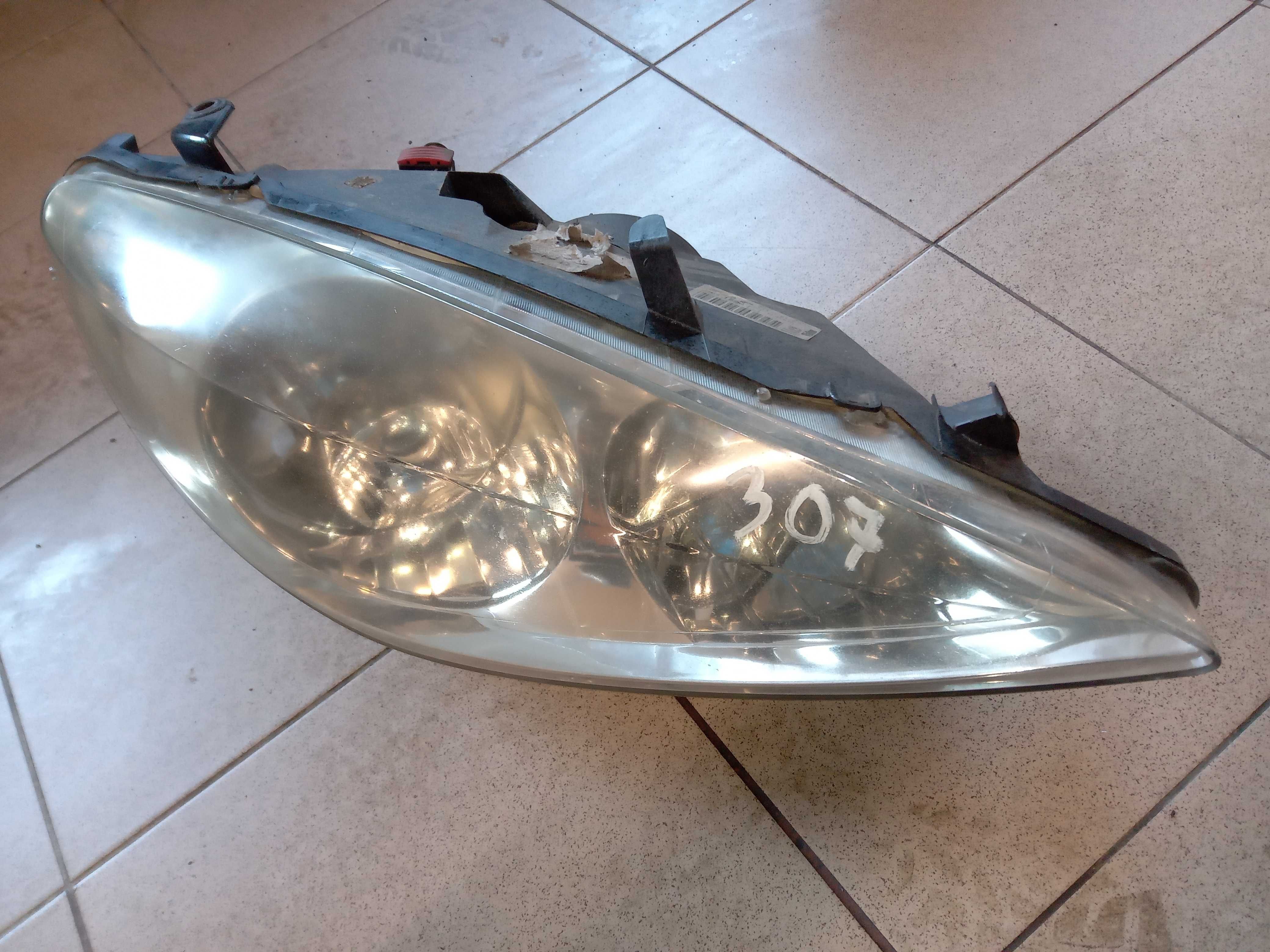 Lampa przednia prawa Valeo PEUGEOT 307 EU