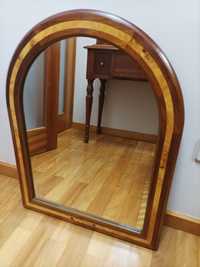 Moldura antiga com espelho restaurada estilo inglês.