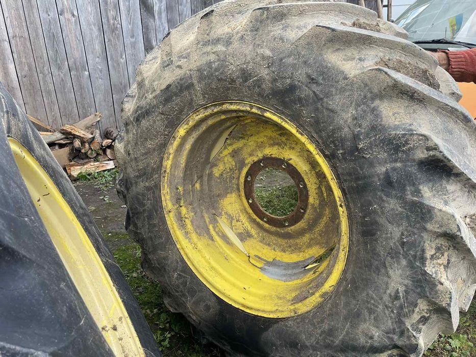 Продам колеса до комбайна John Deere
