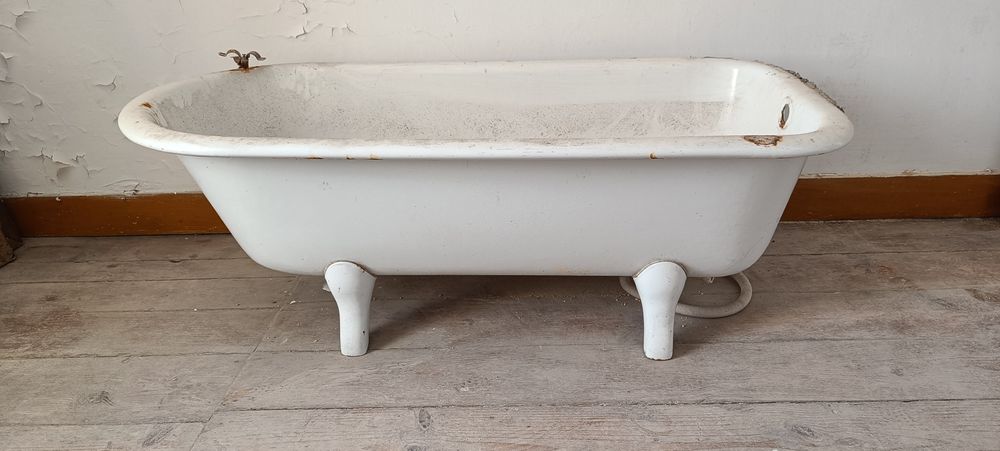 Vendo banheira em ferro fundido com pés