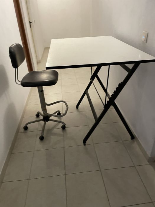 Estirador usado sem réguas