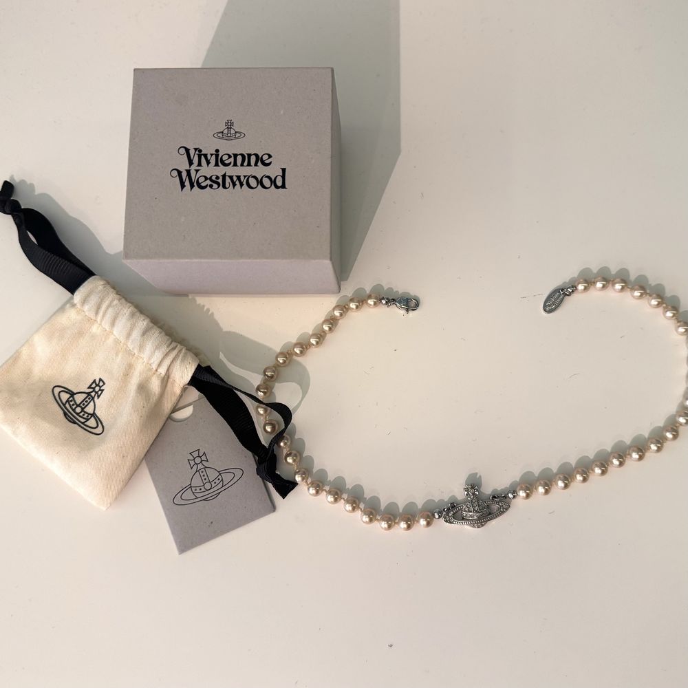 Vivienne Westwood Mini bas relief pearl choker naszyjnik necklace