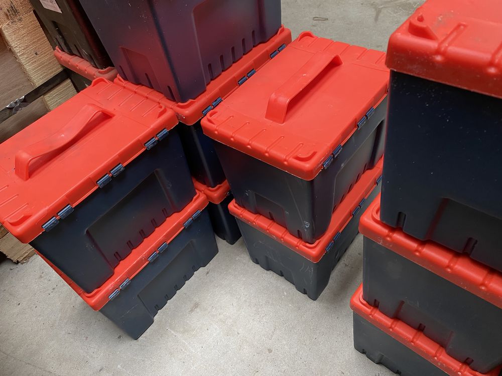 Pojemnik plastikowy 24x17x17 z przykrywką pojemniki magazynowe