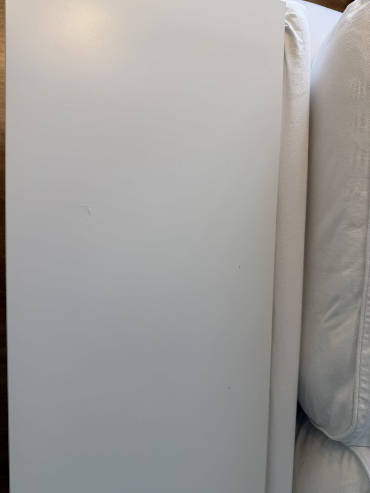 2 Sofás e repousa pés Ektorp, e mesa IKEA