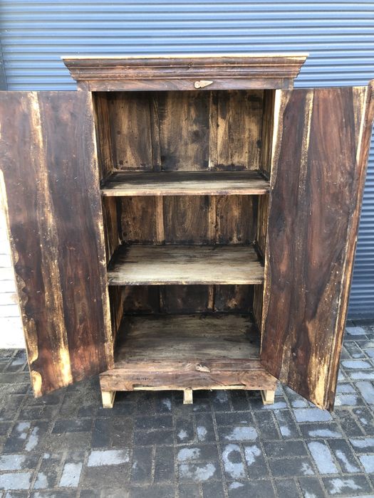 Piękna  stara drewniana szafa bieliźniarka komoda