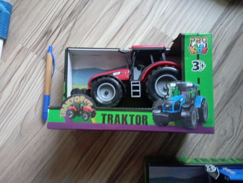 Traktor z napędem, dźwiękiem