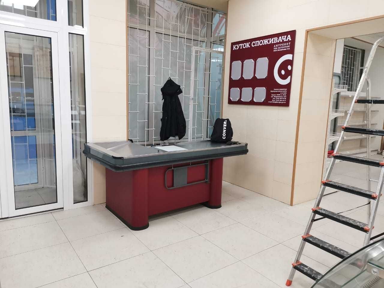 Стіл касовий магазину