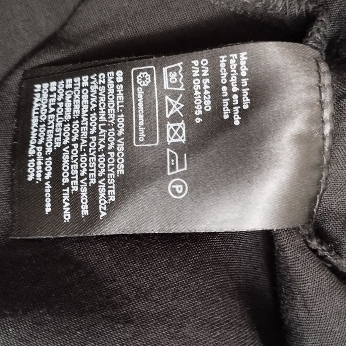 Sukienka H&M czarna S (36) – letnia, rozkloszowana, ażurowa, wyciecie