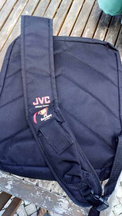 Mochila preta JVC, Euro 2004