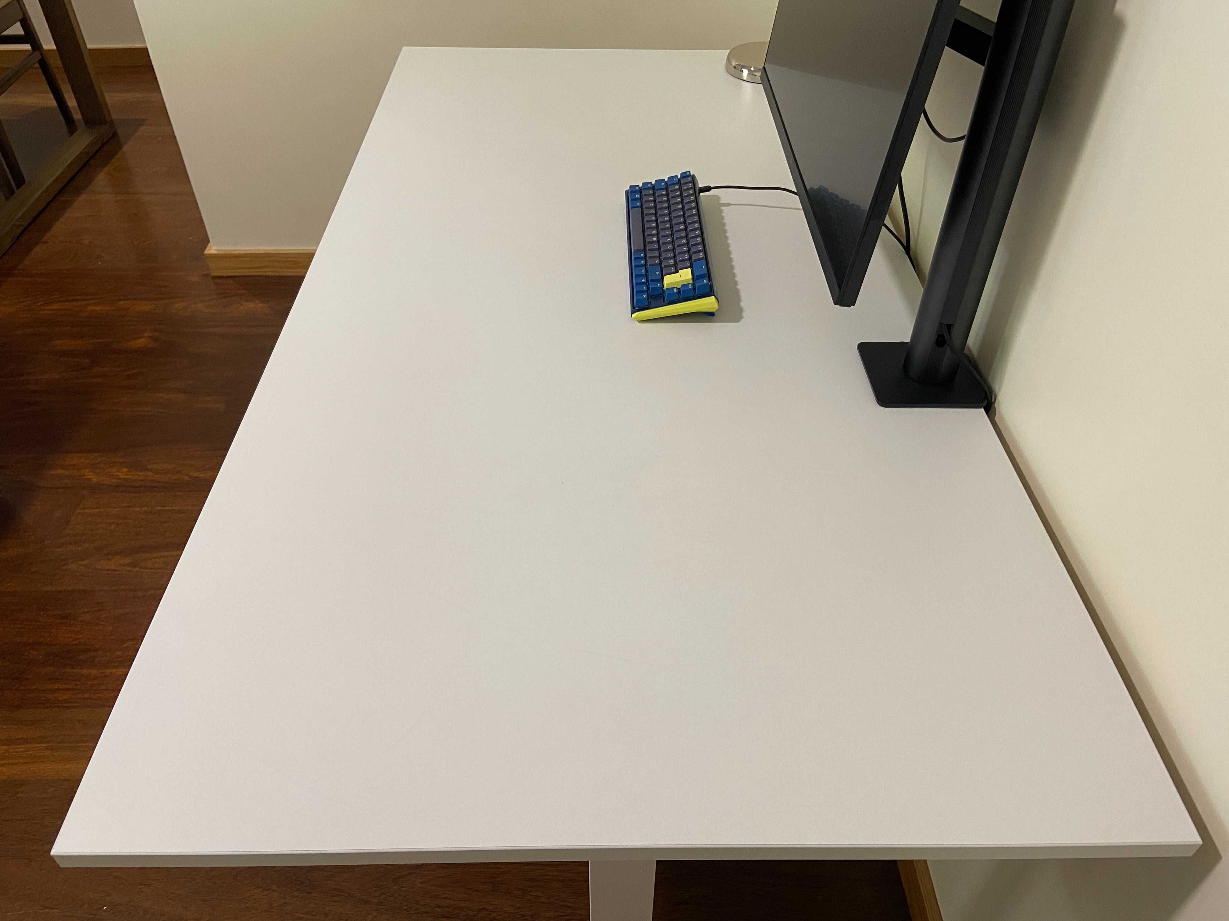 Secretária de Altura Regulável IKEA TROTTEN