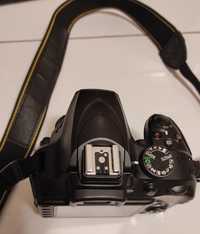 Nikon D3400 com duas lentes