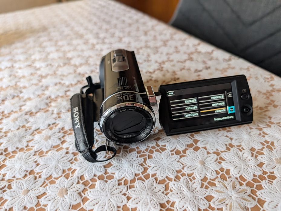 Продам відеокамеру Sony hdr-cx190e