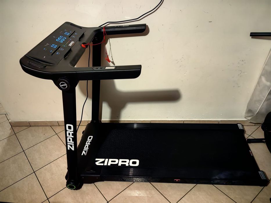 Bieżnia ZIPRO Pacto iConsole+ jak nowa