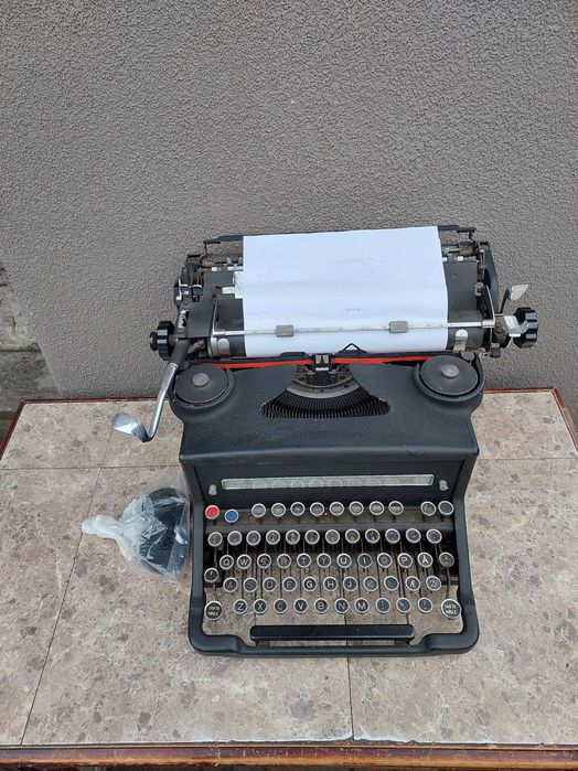 Stara maszyna do pisania Olivetti M 40/3 gabinetowa lata 40