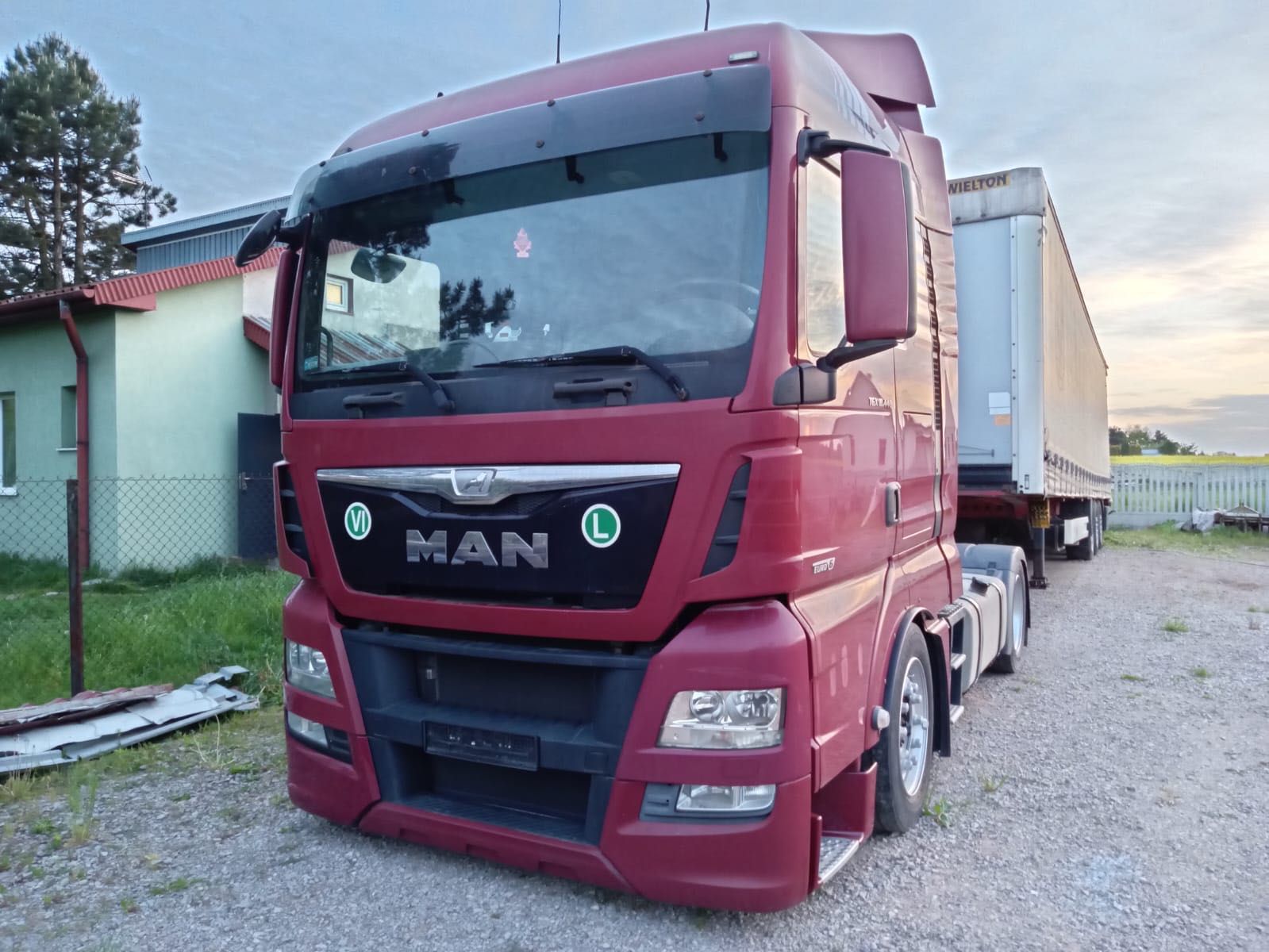 MAN TGX 18.440 low deck mega