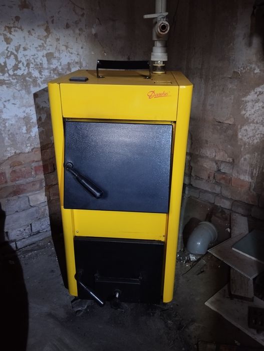 Продам твердопаливний котел та радіатори опалення
