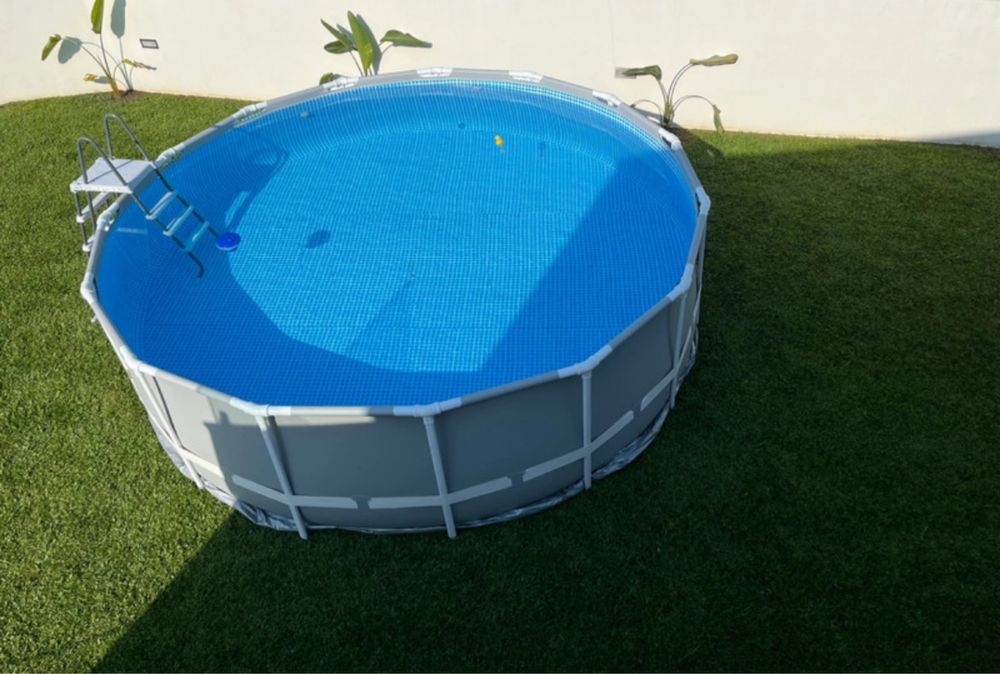 Piscina Redonda com bomba filtro, escada e lençóis, 457x107 cm - Intex