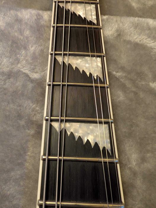 ESP LTD Alexi Ripped Sawtooth + EMG Alexi Set + Hardcase