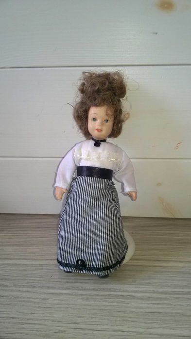 6 porcelanowych lalek