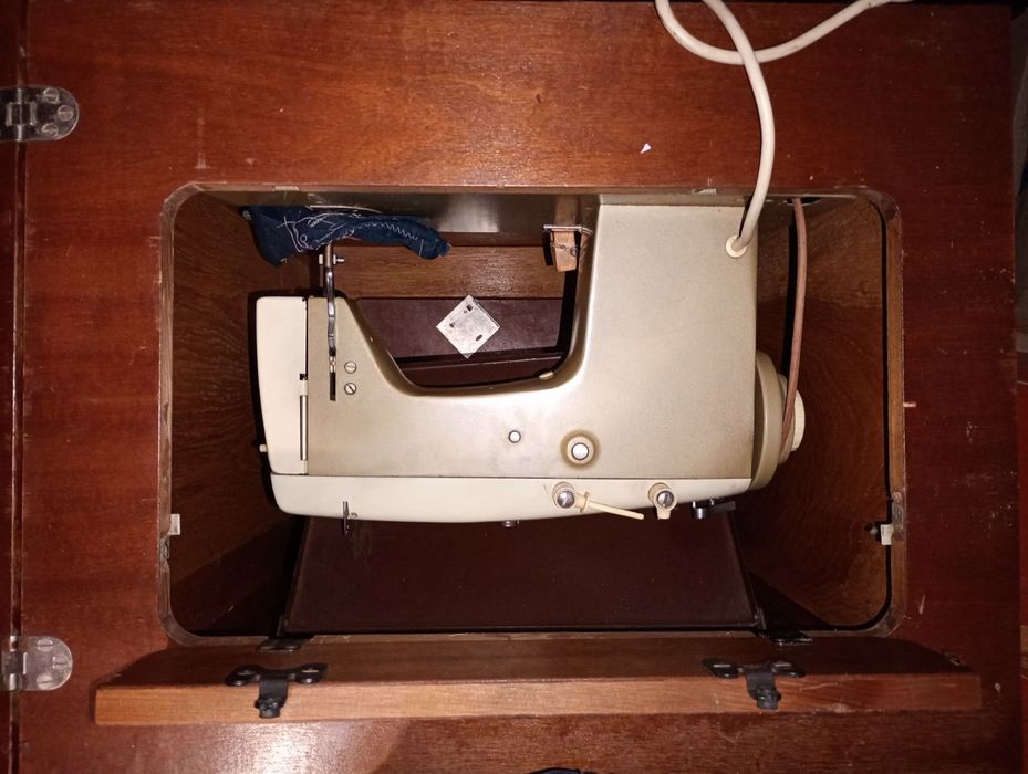 Швейна машинка Veritas