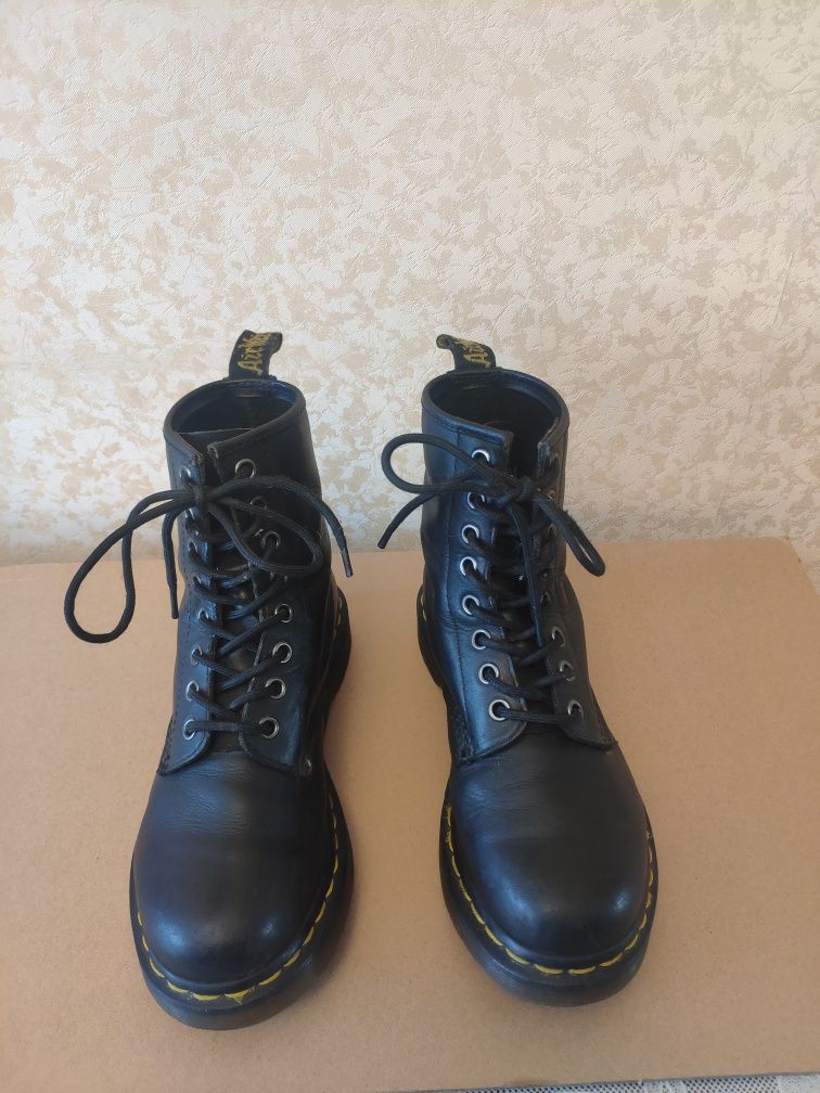 Dr. Martens черевики