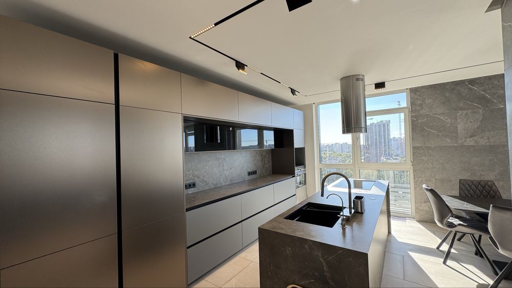 Панорамна 4к квартира + 2 паркомісця ЖК Французький квартал 2