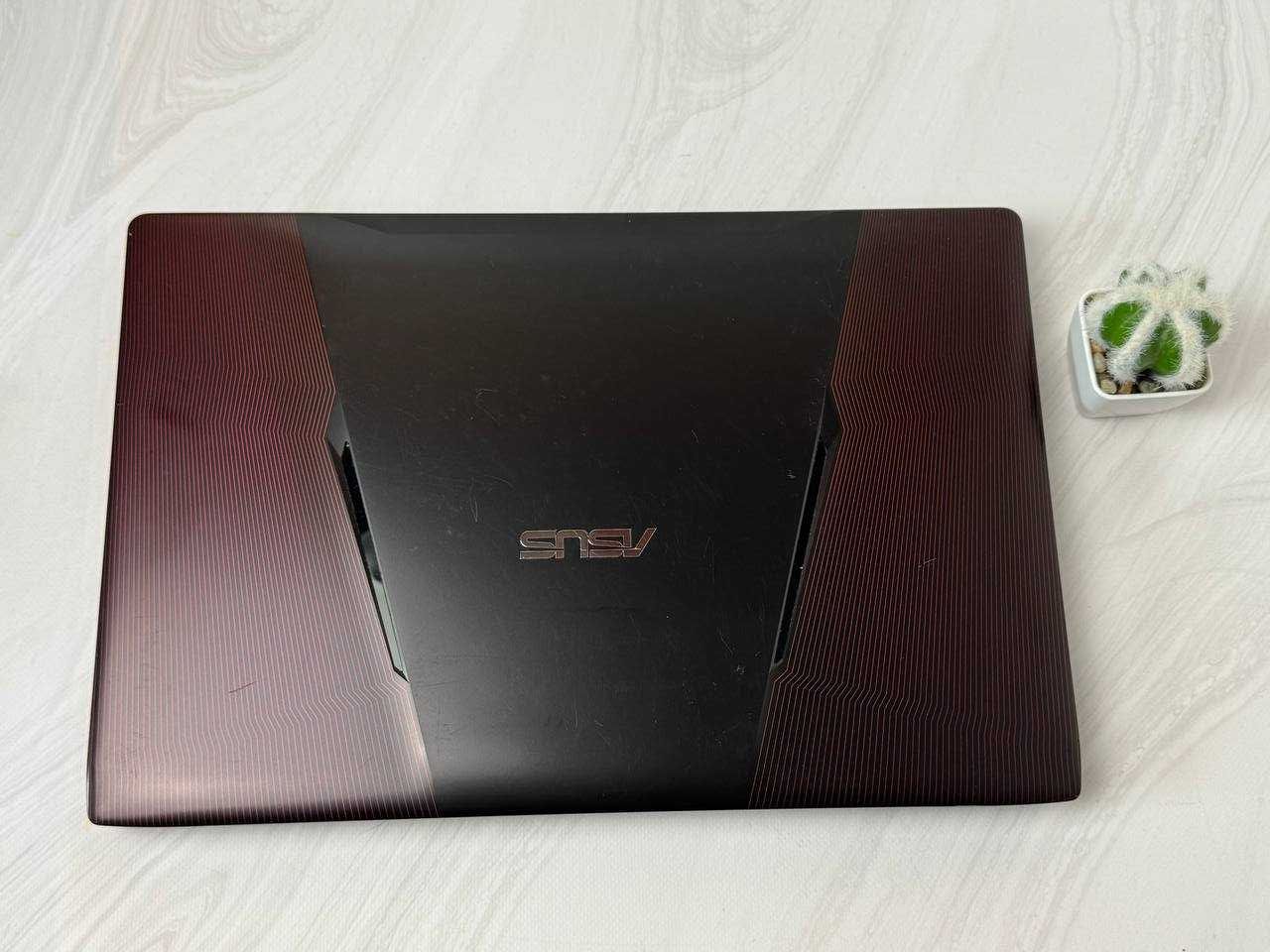 Asus FX553V i5-7300HQ 8ram ssd 256 Geforce 1050TI 2gb DDR5