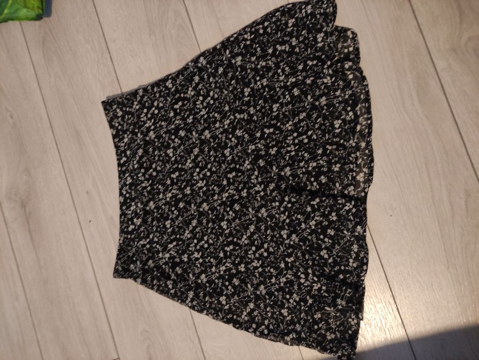 Czarna spódnica Sinsay rozmiar s