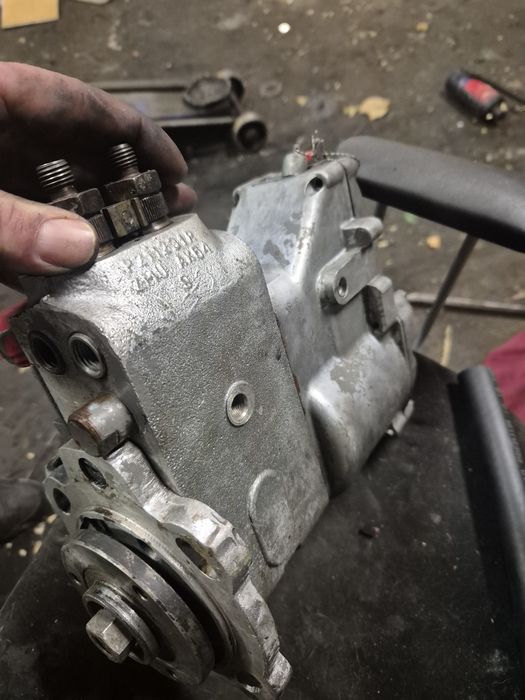 Sprzedam pompe wtryskowom do c 330