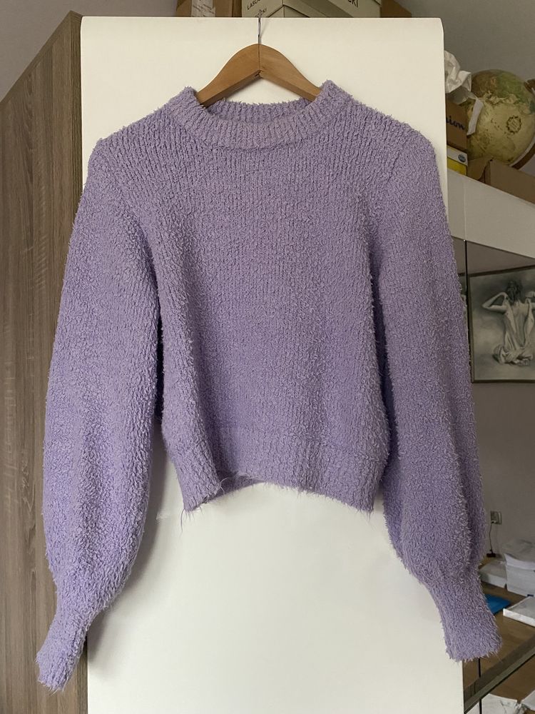Fioletowy sweter marki Bershka
