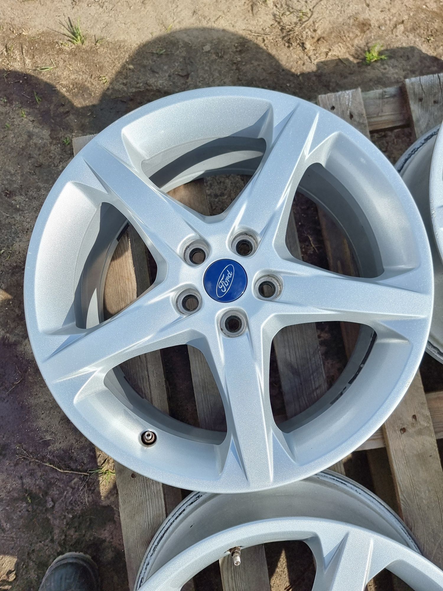 4x alufelgi oryginalne Ford 5x108 18 cali.