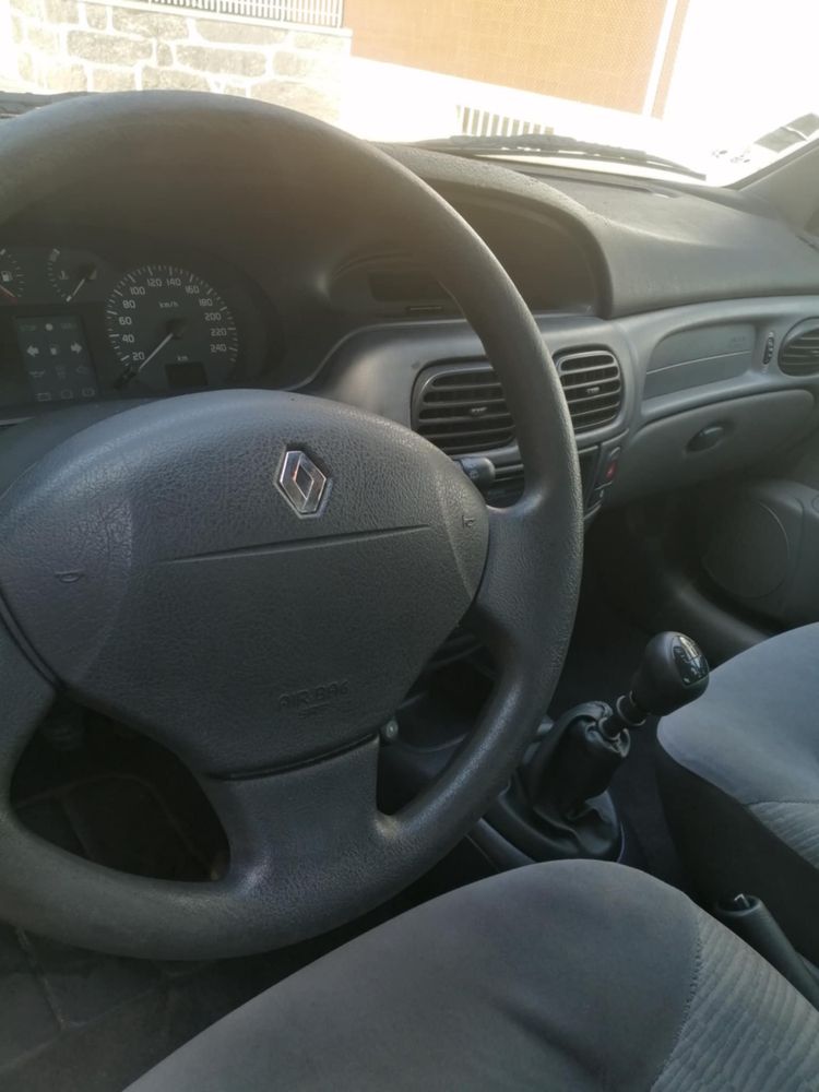 Renault Mégane impecável sem folgas