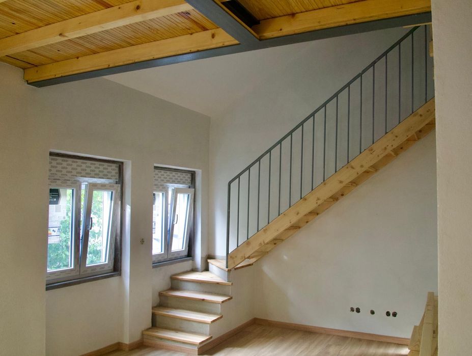 Moradia Renovada com 2 Estúdios Independentes