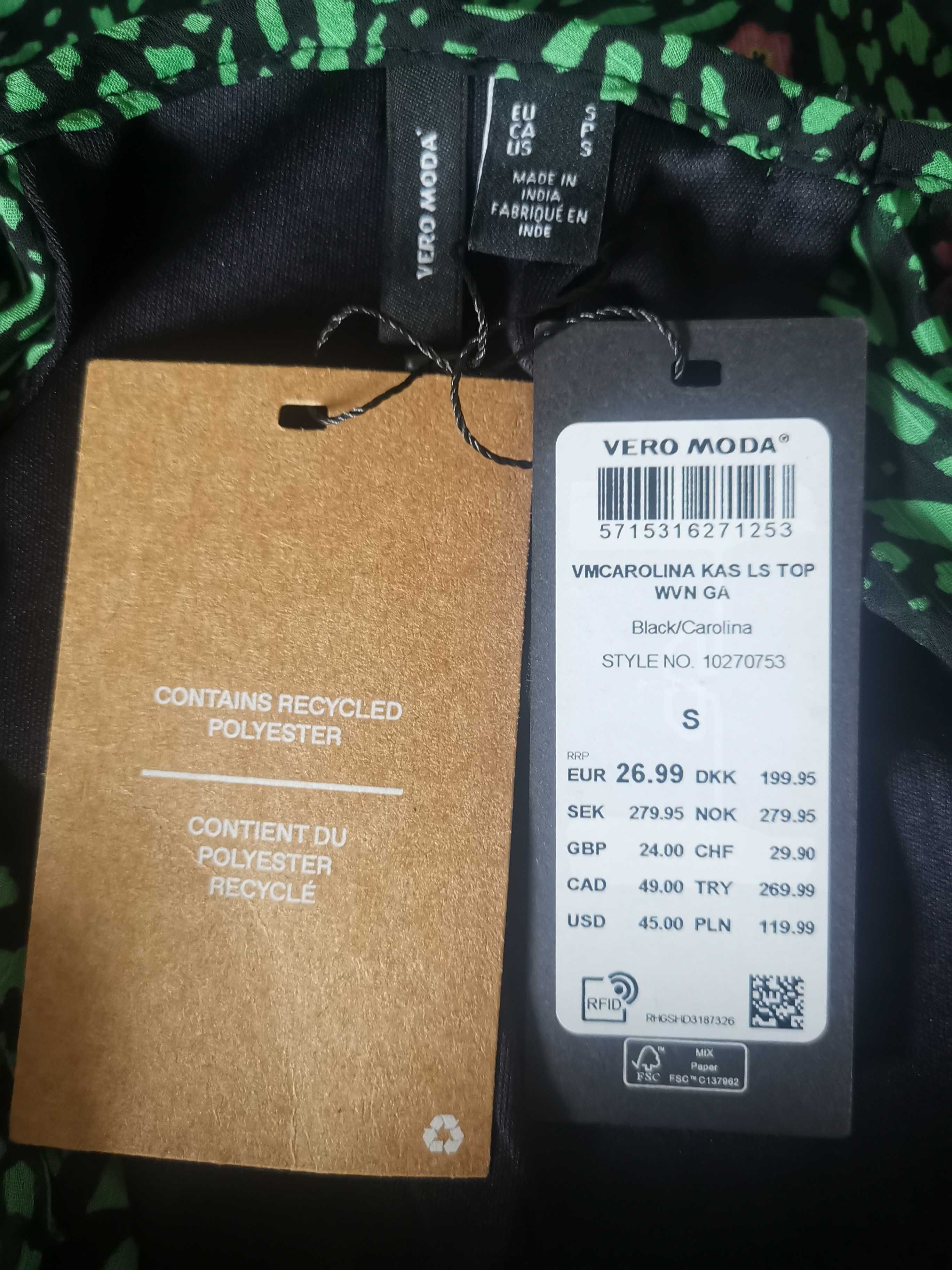 Zielona bluzka w kwiaty z dekoltem V – zwiewna i stylowa Vero Moda