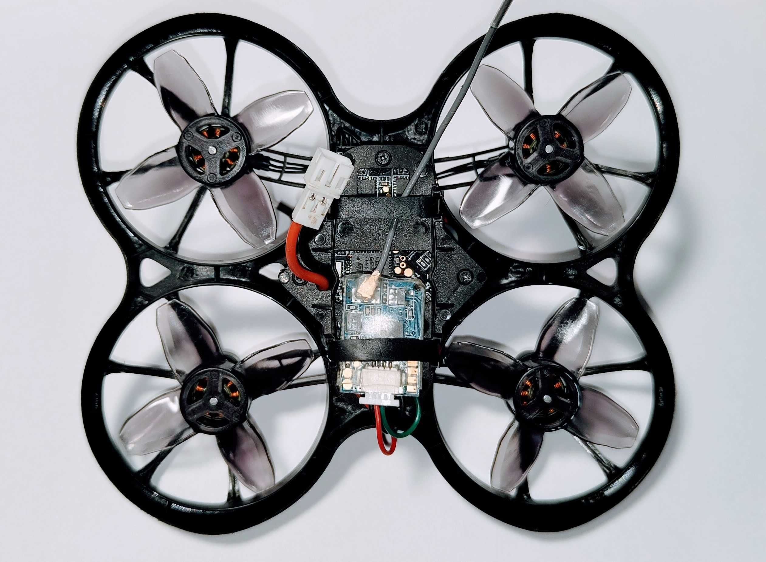 Emax Tinyhawk S + nadajnik FlySky FS-i6 (10 kanałów) + akcesoria