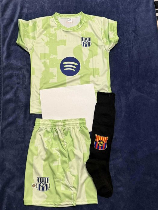 Lewandowski - Barcelona - Strój piłkarski z getrami 134cm