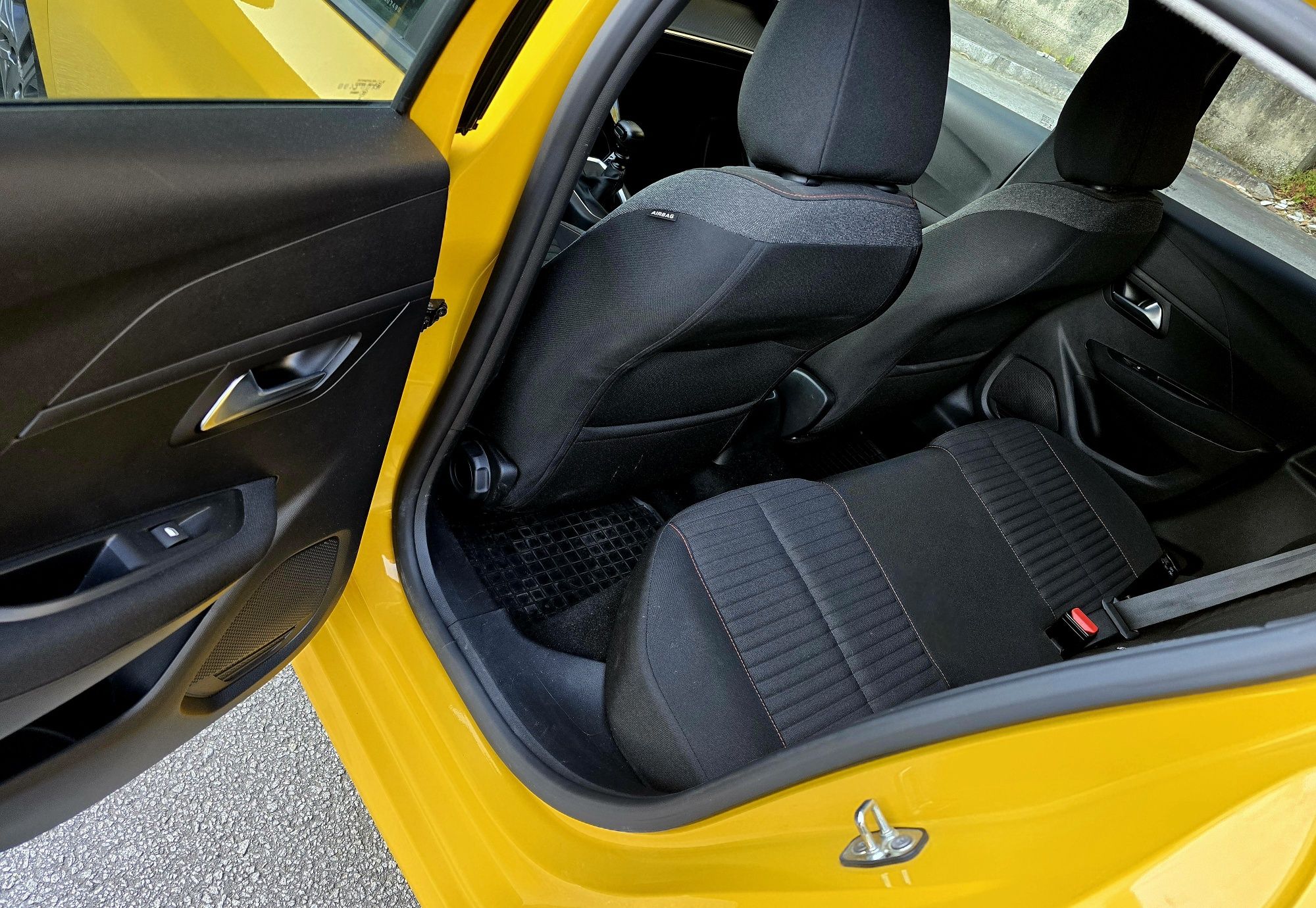 Peugeot 208 1.2 puretch 101cv