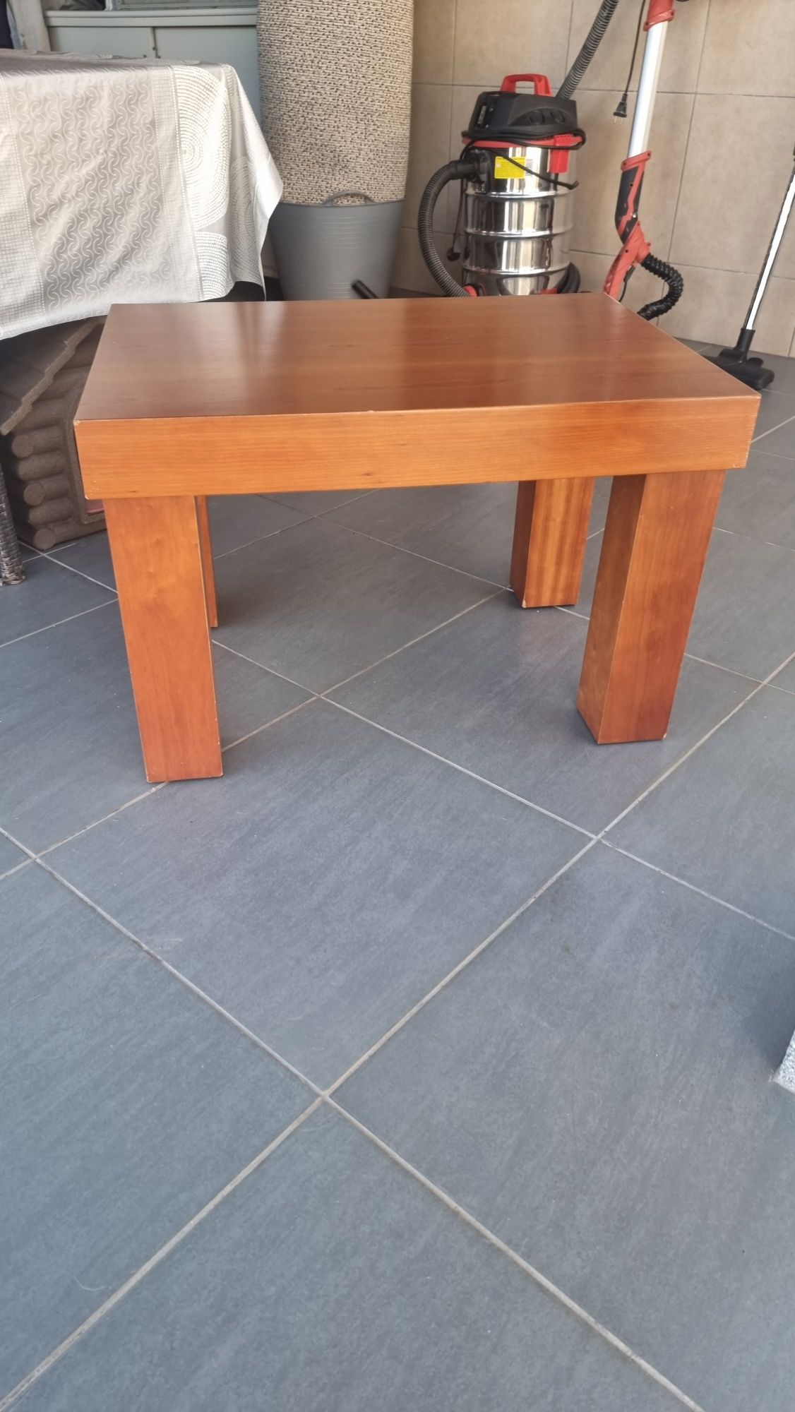 Mesa pequena sala